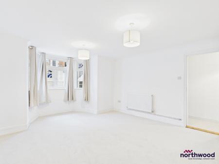 1 bedroom Flat to let in Ceylon Place, Eastbourne, BN21