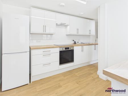 1 bedroom Flat to let in Ceylon Place, Eastbourne, BN21