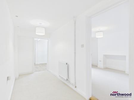 1 bedroom Flat to let in Ceylon Place, Eastbourne, BN21