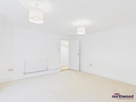 1 bedroom Flat to let in Ceylon Place, Eastbourne, BN21