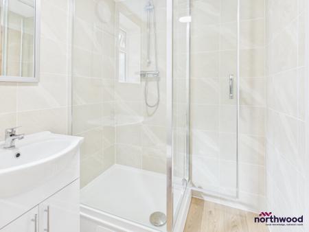 1 bedroom Flat to let in Ceylon Place, Eastbourne, BN21