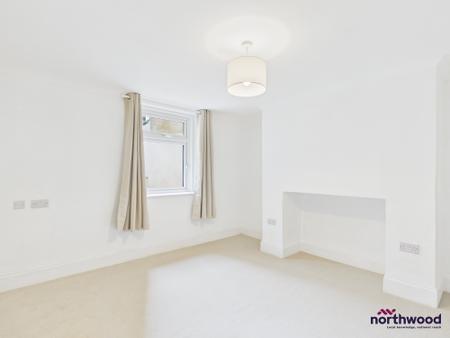 1 bedroom Flat to let in Ceylon Place, Eastbourne, BN21