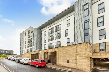 2 bedroom Flat for sale in 18 Kimmerghame Place, Edinburgh, EH4 2GE