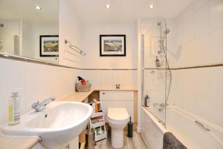 2 bedroom Flat to let in Allanfield Place, Leith, Edinburgh, EH7