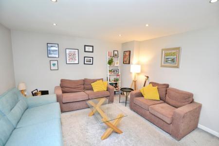 2 bedroom Flat to let in Allanfield Place, Leith, Edinburgh, EH7