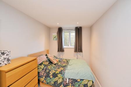 2 bedroom Flat to let in Allanfield Place, Leith, Edinburgh, EH7