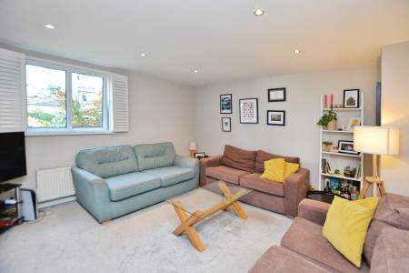 2 bedroom Flat to let in Allanfield Place, Leith, Edinburgh, EH7