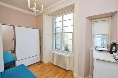 2 bedroom Flat to let in Cumberland Street, New Town, Edinburgh, EH3