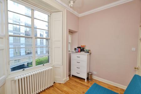 2 bedroom Flat to let in Cumberland Street, New Town, Edinburgh, EH3