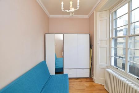 2 bedroom Flat to let in Cumberland Street, New Town, Edinburgh, EH3