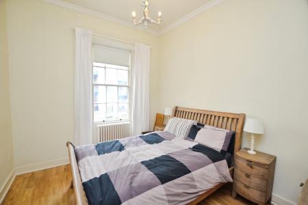 2 bedroom Flat to let in Cumberland Street, New Town, Edinburgh, EH3