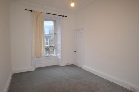 1 bedroom Flat to let in Oxford Street, Edinburgh, EH8