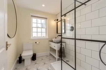 2 bedroom Flat to let in Canongate, Holyrood, Edinburgh, EH8