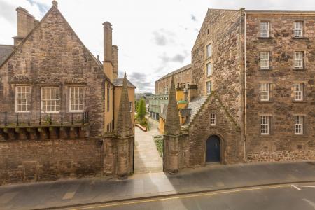 2 bedroom Flat to let in Canongate, Holyrood, Edinburgh, EH8