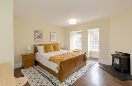 2 bedroom Flat to let in Canongate, Holyrood, Edinburgh, EH8