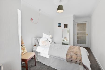 2 bedroom Retirement property for sale in 36 16 Queen's Road, Edinburgh, EH4 2BY