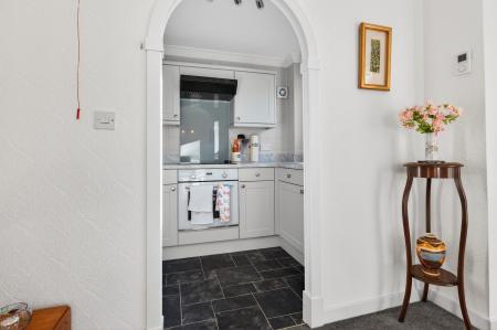 2 bedroom Retirement property for sale in 36 16 Queen's Road, Edinburgh, EH4 2BY