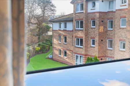 2 bedroom Retirement property for sale in 36 16 Queen's Road, Edinburgh, EH4 2BY