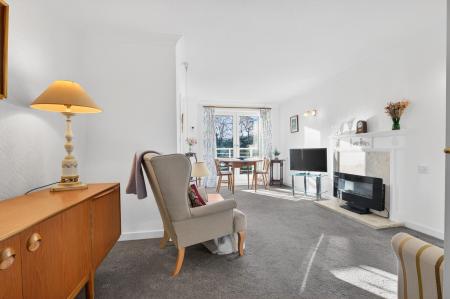 2 bedroom Retirement property for sale in 36 16 Queen's Road, Edinburgh, EH4 2BY