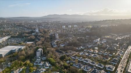 2 bedroom Retirement property for sale in 36 16 Queen's Road, Edinburgh, EH4 2BY