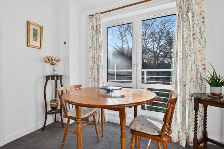 2 bedroom Retirement property for sale in 36 16 Queen's Road, Edinburgh, EH4 2BY