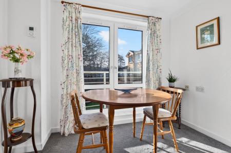 2 bedroom Retirement property for sale in 36 16 Queen's Road, Edinburgh, EH4 2BY