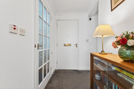 2 bedroom Retirement property for sale in 36 16 Queen's Road, Edinburgh, EH4 2BY