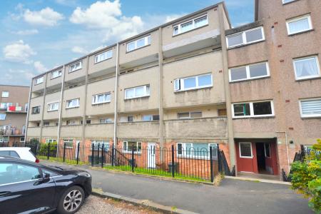 3 bedroom Flat to let in Northfield Drive, Edinburgh, EH8