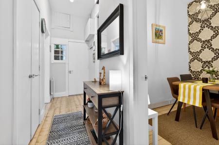 2 bedroom Flat for sale in 3 6 Comely Bank Road, Stockbridge, EH4 1DR