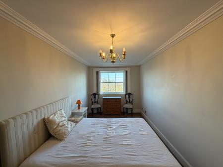 2 bedroom Flat to let in Royal Terrace, New Town, Edinburgh, EH7