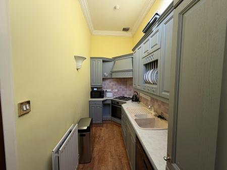 2 bedroom Flat to let in Royal Terrace, New Town, Edinburgh, EH7