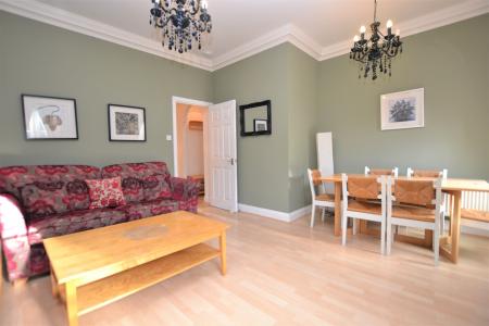 2 bedroom Flat to let in East London Street, New Town, Edinburgh, EH7