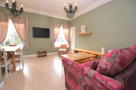 2 bedroom Flat to let in East London Street, New Town, Edinburgh, EH7