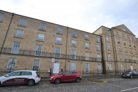 2 bedroom Flat to let in East London Street, New Town, Edinburgh, EH7