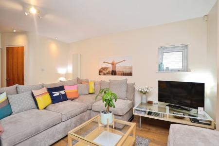 2 bedroom Flat to let in Holyrood Road, Edinburgh, EH8