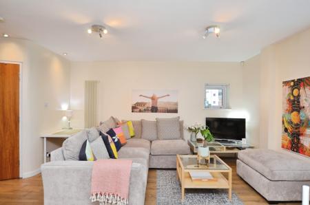 2 bedroom Flat to let in Holyrood Road, Edinburgh, EH8