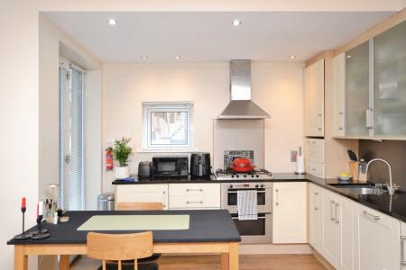 2 bedroom Flat to let in Holyrood Road, Edinburgh, EH8
