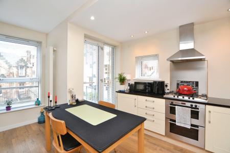 2 bedroom Flat to let in Holyrood Road, Edinburgh, EH8