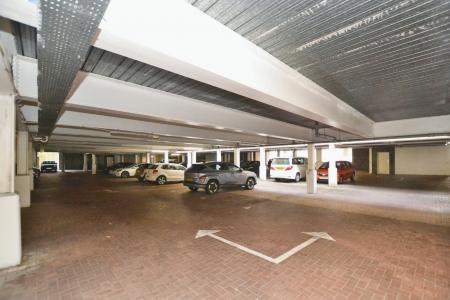 2 bedroom Flat to let in Holyrood Road, Edinburgh, EH8