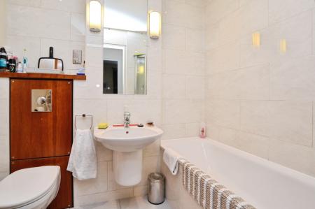 2 bedroom Flat to let in Holyrood Road, Edinburgh, EH8