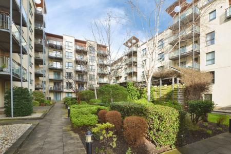 2 bedroom Flat to let in Holyrood Road, Edinburgh, EH8