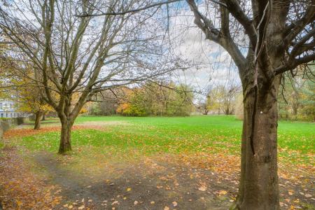 2 bedroom Flat to let in Lochend Park View, Lochend, Edinburgh, EH7