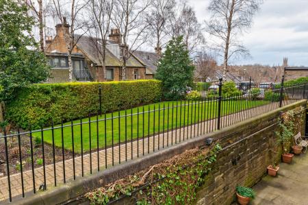 4 bedroom Flat for sale in 21 2 Rothesay Terrace, Edinburgh, EH3 7RY