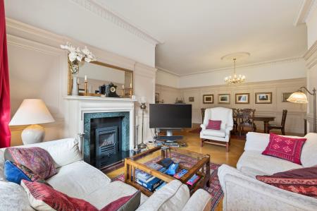 4 bedroom Flat for sale in 21 2 Rothesay Terrace, Edinburgh, EH3 7RY