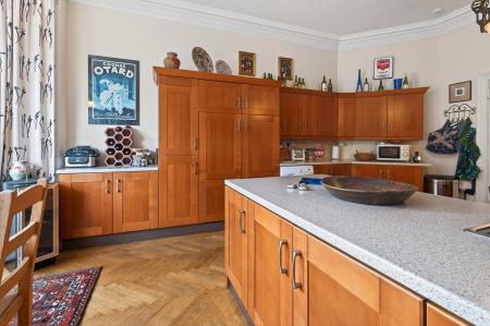 4 bedroom Flat for sale in 21 2 Rothesay Terrace, Edinburgh, EH3 7RY