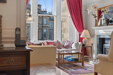 4 bedroom Flat for sale in 21 2 Rothesay Terrace, Edinburgh, EH3 7RY