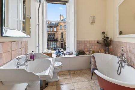 4 bedroom Flat for sale in 21 2 Rothesay Terrace, Edinburgh, EH3 7RY