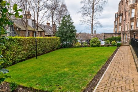 4 bedroom Flat for sale in 21 2 Rothesay Terrace, Edinburgh, EH3 7RY