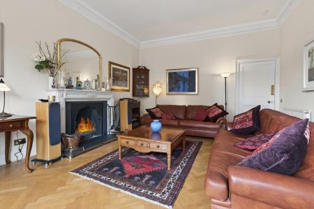 4 bedroom Flat for sale in 21 2 Rothesay Terrace, Edinburgh, EH3 7RY