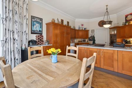 4 bedroom Flat for sale in 21 2 Rothesay Terrace, Edinburgh, EH3 7RY
